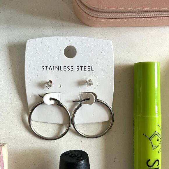 KATE SPADE x CLINIQUE x OPI x JEWELERY Beauty Bundle Gift! - Picture 3 of 10